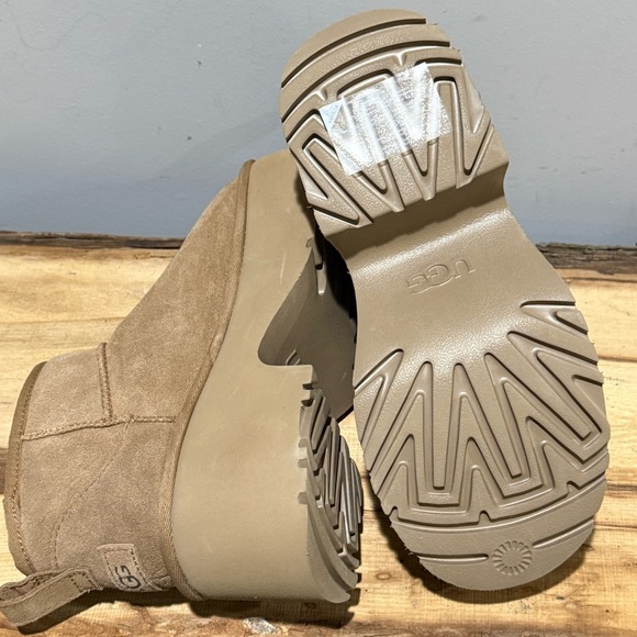 *NEW* UGG The Classic Ultra Mini New Heights Boot Size 8 A52 - Picture 10 of 12